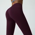 Leggings yoga a vita alta senza cuciture con effetto scrunch butt in viola scuro - Taglia S (Sotto i 60kg) / Pantaloni e gonne / Ciliegia Nera
