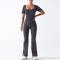 Combinaison de yoga gris foncé à col carré, manches courtes et jambes évasées - Gris