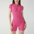 Mono de yoga rosa intenso de manga corta con cremallera para fitness y entrenamiento - Rosa rojo
