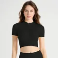 Εφαρμοστό μαύρο ριμπ crop top με όρθιο γιακά και φερμουάρ για γιόγκα και προπόνηση - XL / Tops / Μαύρο