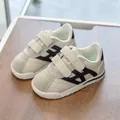 Sneakers in pelle bianco crema per bambini con strisce nere e doppio velcro - EU 21 / Nero
