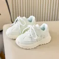 Detail of cream-colored kids sneakers featuring Velcro straps and non-slip thick soles - Size 21 (13.5cm) / White