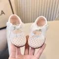 Dettaglio di scarpe da neonata con maglia traspirante e soletta interna rosa cipria - Taglia 15 (Lunghezza Interna 11.2cm) / Bianco Sporco