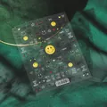 5D-geprägte gelbe Smiley-Nagelsticker mit Lucky Girl-Schriftzug und Sternen - Süßes Lächeln Gesicht (TS-039)