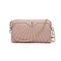 Sac rose en cuir avec surpiqûres blanches, boucle fleur d'or et bandoulière - Rose Clair