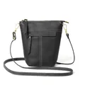 Schwarze Bucket-Bag aus Leder mit weißen Kontrastnähten und goldenen Beschlägen - Schwarz