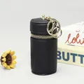 Mini pochette en cuir noir à motif litchi avec fermeture dorée et porte-clés intégré - Noir