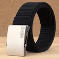 Cinturón de nailon negro para hombre con hebilla de metal plateado mate y textura tejida - Negro