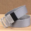 Grijze canvas riem voor heren met een zilveren dubbele ringgesp en geweven textuur - 115cm / Lichtgrijs