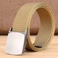 Khaki nylon tactische canvas riem met mat zilveren gesp op houten achtergrond - 120cm / Gladde Gesp - Tankpatroon - Wolfbruin