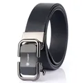 Cintura uomo in pelle nera con fibbia automatica a lupo in canna di fucile su bianco - Fibbia Nera (110cm) / Nero