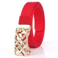 Cintura intrecciata rossa da donna con elegante fibbia dorata traforata e strass - Rosso / Oro