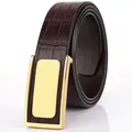 Cintura in pelle marrone scuro motivo coccodrillo con fibbia automatica dorata - 105cm / Fibbia Dorata Marrone