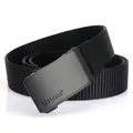 Cintura da uomo in nylon nero con fibbia automatica opaca e logo TUSHI su sfondo bianco - 120cm / Nero