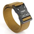 Cintura tattica in nylon kaki con fibbia rapida TUSHI mostrata in una vista a spirale - Marrone coyote