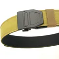 Tactische nylon riem met kaki band, zwarte carbon gesp en antislip binnenzijde - Coyote bruin