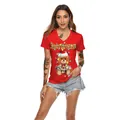 T-shirt rouge col en V pour femmes avec imprimé ours de Noël et joyeux Noël festif - Style Ours en Peluche Rouge (SB136-003)