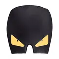 Gorro negro para alivio de migraña con diseño de ojos amarillos terapéutico - Ojos Amarillos (B358-1001)-Capa Simple