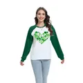 Sweatshirt femme Saint-Patrick avec cœur trèfle vert et manches raglan blanches - S / Style Cœur Formé de Trèfles (H002-23A0029) / Vert Foncé