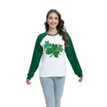 Maglia raglan da donna per San Patrizio con stampa di trifoglio e maniche verde bosco - Taglia S / Top - Stile Stampa Tre Trifogli (H002-23A0020) / Verde Scuro