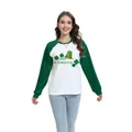 T-shirt raglan femme Saint-Patrick avec trèfles verts et imprimé chapeau chanceux - S / Style Chapeau Festif et Texte (H002-23A0032) / Vert Foncé