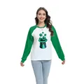 Damen St. Patrick's Day Raglan-Shirt mit grünen Ärmeln und Kleeblatt-Hut-Druck - S / Oberteile / Grüner Satin-Zylinder (H002-23A0049)