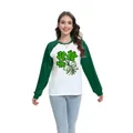 Top raglan da donna per San Patrizio con maniche verdi e stampa a quadrifoglio - Taglia S / Top - Trifogli con Fiocco (H002-23A0025) / Verde Scuro