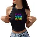 Haut court noir dos nu pour femme avec imprimé dégradé coloré et coupe ajustée - Imprimé Slogan Dégradé (YZ24C0042)