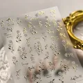 Pegatinas de uñas de hojas doradas con flores rosas y texto Spring para arte de uñas - Estilo Hoja Flor Oro (M-1013)