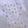 Reliëf blauwe bloemen en gouden vlinder nagelstickers met een luxe 3D-textuur - Blauwe Bloem Vlinder Goud Bronzing Stijl (M-1058)