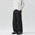 Vaqueros anchos para hombre en gris oscuro con costuras blancas y dobladillo a cuadros - S / Negro Profundo