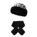Set aus Webpelz-Mütze mit Leopardenmuster und schwarzem Schal mit Brosche - Schwarze Mütze Und Schal