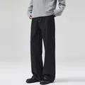 Klassische dunkelindigo weit geschnittene Denim-Jeans mit orangefarbenen Kontrastnähten - 3XL / Tiefschwarz