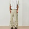 Polo de hombre tipo patchwork y pantalones cargo anchos caqui con detalles plisados - XS / Albaricoque