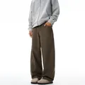 Lockere weit geschnittene Freizeithose für Herren in Dunkelbraun mit Kontrastnähten - 3XL / Braun