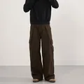 Dunkelbraune Vintage-Cargohose mit weitem Bein, mehreren Taschen und Falten-Details - XS / Braun