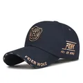 Casquette de baseball bleu marine avec broderie blason dorée et coton de haute qualité - Bleu marine / Réglable