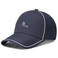 Berretto sportivo blu scuro traspirante ad asciugatura rapida con logo R e bordo bianco - Taglia Unica Regolabile / Blu navy