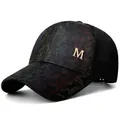 Gorra de béisbol negra con logo M metálico y paneles de malla iridiscente para el sol - Talla Única Ajustable / Negro