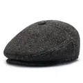 Klassische Schiebermütze für Herren aus braunem Tweed für Winterwärme und Stil - S / Schwarz