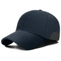 Berretto sportivo blu scuro con fori laser laterali e cuciture grigie posteriori - Taglia Unica Regolabile / Blu Notte