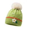 Groene gebreide babymuts met grote crème pompon en wit geborduurde bloem details - Eén maat / Lichtgroen