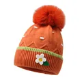 Schattige oranje gebreide babymuts met pompon en madeliefjesdetail voor winterse warmte - Eén maat / Oranje