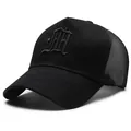 Cappellino trucker nero classico con ricamo gotico e rete traspirante sul retro - Taglia Unica Regolabile / Nero