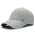 Casquette de sport gris clair respirante avec perforations laser et logo S - Taille unique / Gris clair