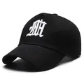 Berretto da baseball in cotone nero con ricamo lettera M gotica bianca per un look alla moda - Taglia Unica Regolabile / Nero E Bianco Tessuto