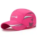 Sneldrogende roze sportpet met Aquatic SPORTS boot-logo voor buitenactiviteiten - Verstelbaar / Rozerood