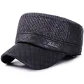 Herren Winter-Army-Cap mit grauem Fischgrätmuster und gesteppten PU-Leder-Details - Einheitsgröße Verstellbar / Hellgrau
