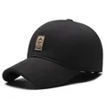 Herren Winter-Baseballkappe mit Ohrenschützern und Bergsport-Lederaufnäher-Detail - Einheitsgröße Verstellbar / Schwarz