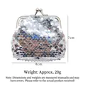 Dettagli dimensionali del portamonete con paillettes argento 8cm x 7cm e chiusura in metallo - Taglia Mini / Argento